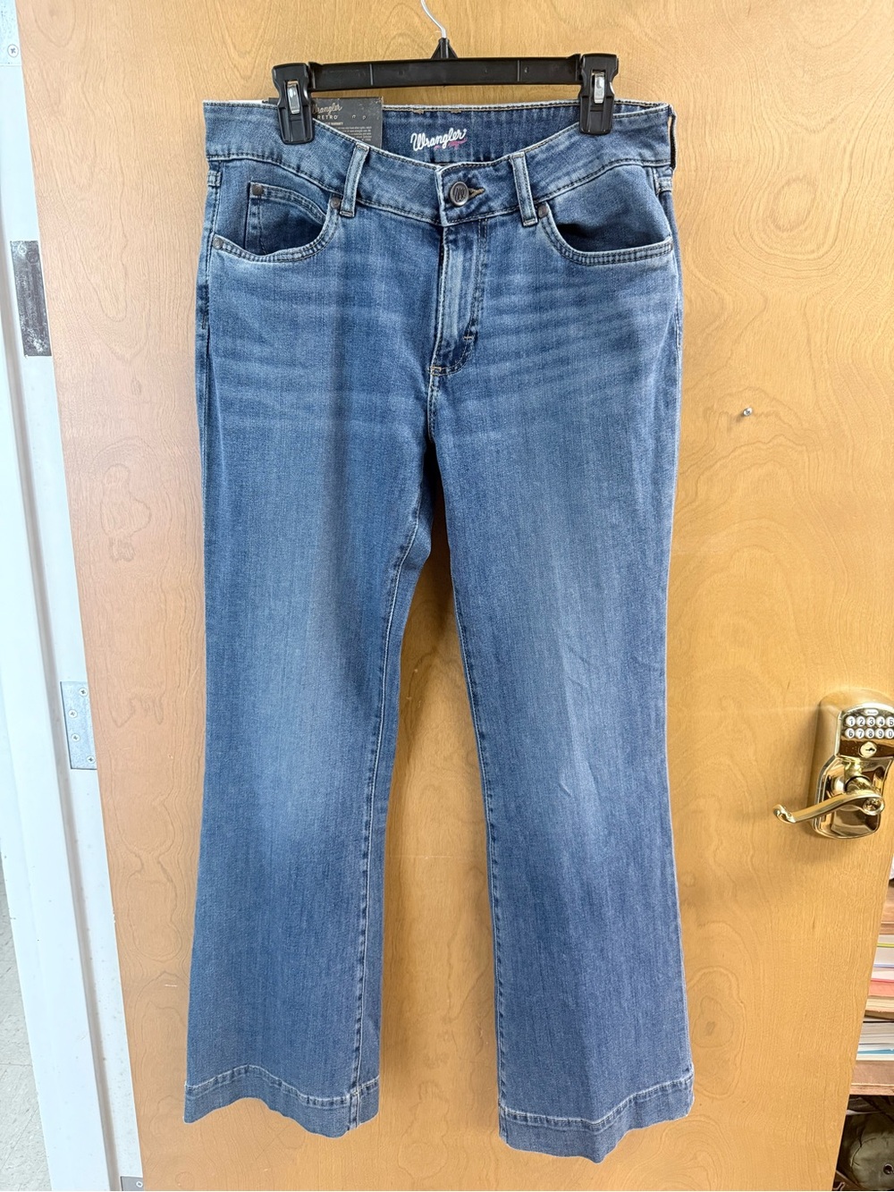 Wrangler Women’s Medium Blue Flare Jeans - Picture 1 of 3
